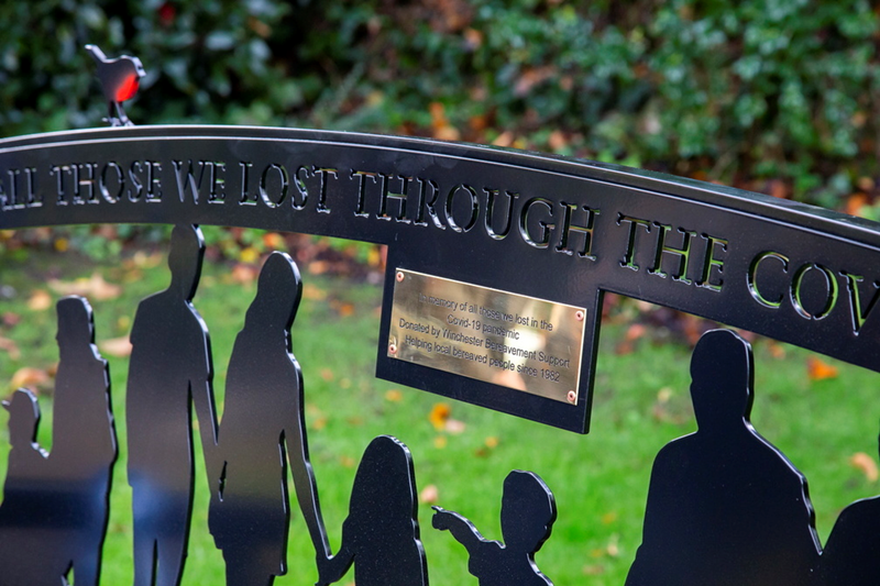 The new COVID-19 memorial bench in Abbey Gardens